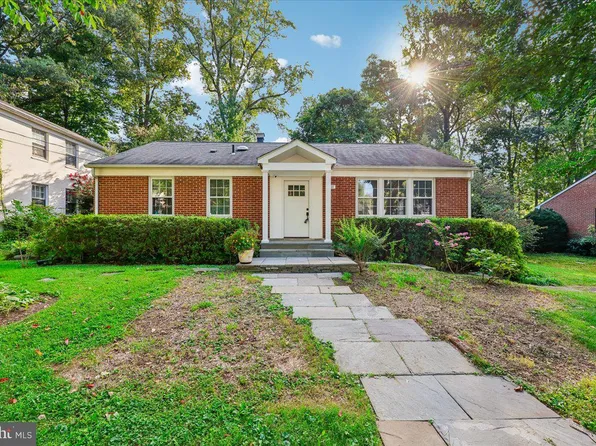627 Crocus Dr, Rockville, MD 20850