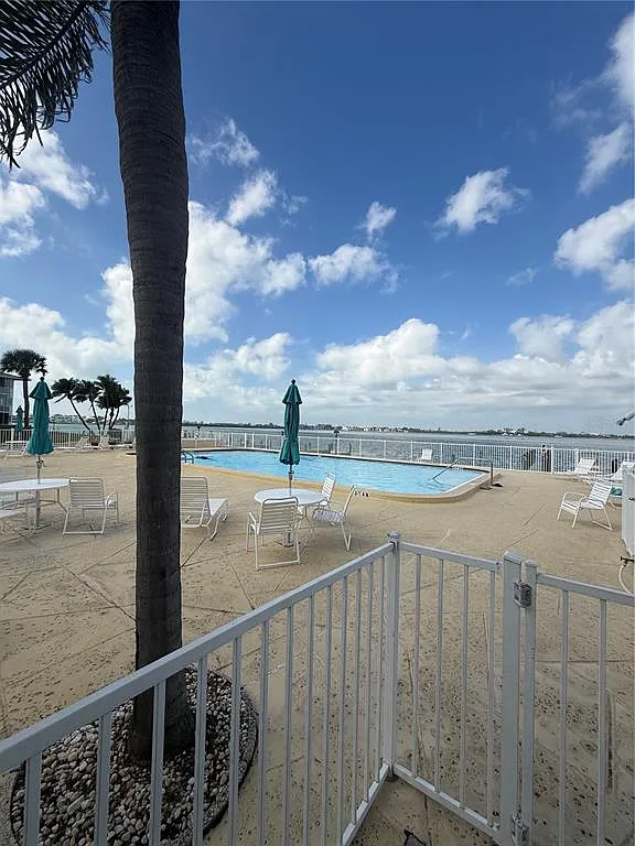 2 bed, 2.0 bath, 882 sqft, $2,500 — Photo 2