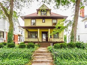 209 S Goodman
