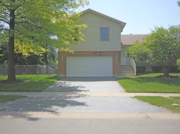 620 Rodenburg Rd, Roselle, IL 60172