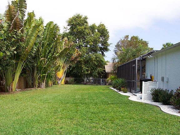 3rd image of 136 SE 12th Pl