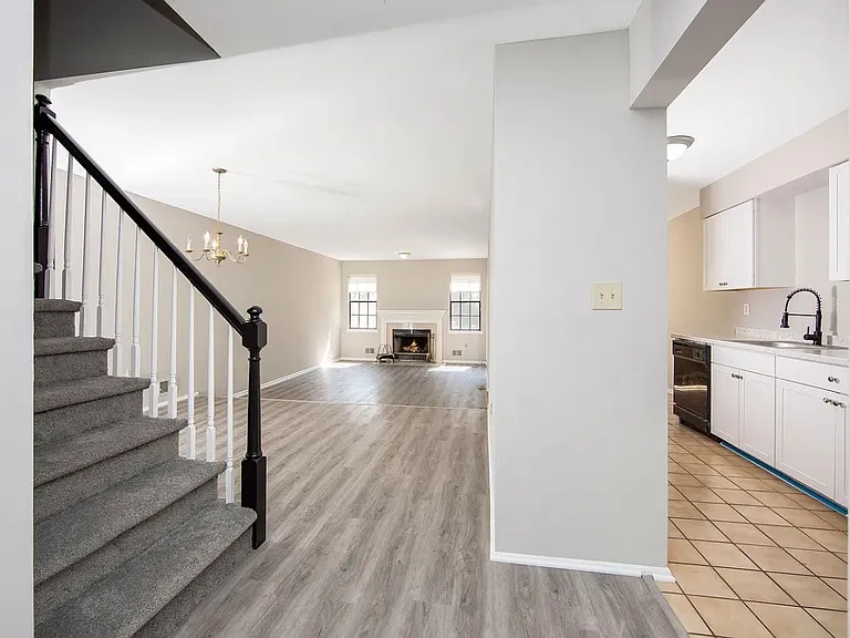 58 Danielle Ct — Photo 9