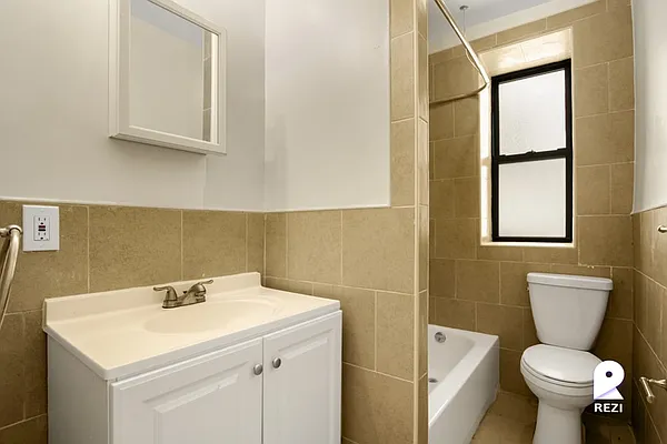 Rented by REZI | media 10