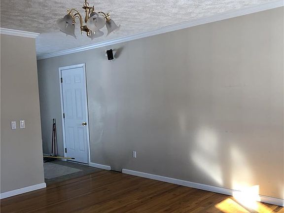 5th image of 4 Sheridan Dr