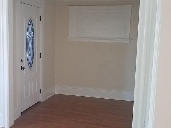 Front door entry way leads right to living room