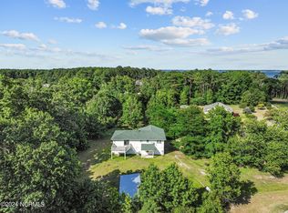 121 Noahs Ln, Point Harbor, NC 27964