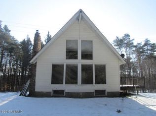 13474 Almy Rd, Howard City, MI 49329