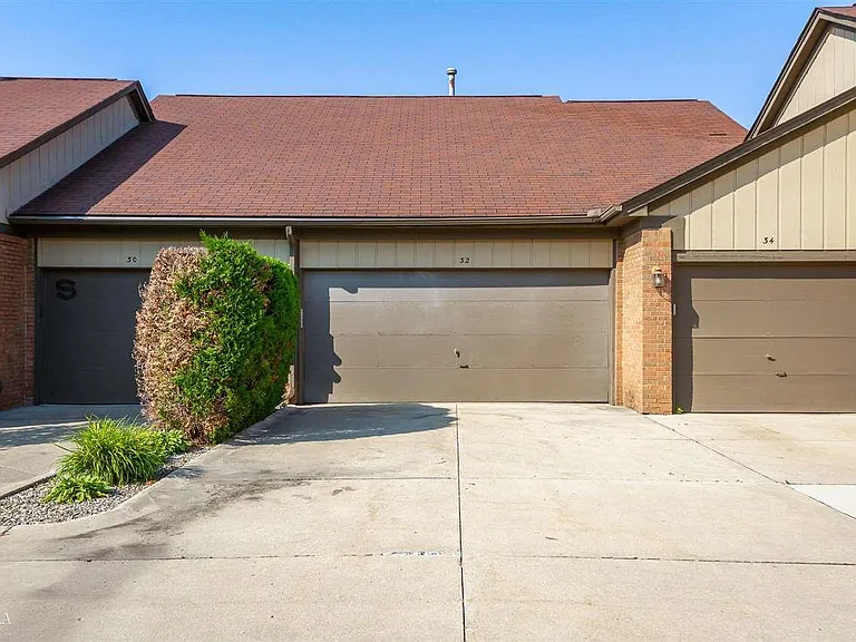 32 Meadow Wood Dr — Photo 3