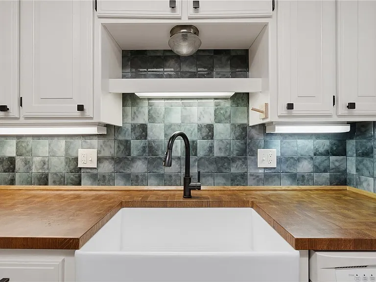 909 W Linden St — Photo 15