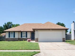 3930 W Kay Pointe Blvd, Springfield, MO 65802