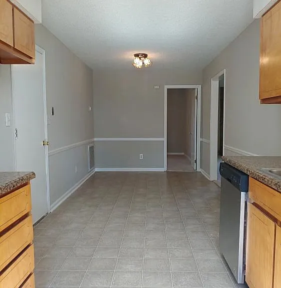 102 Pelham Dr — Photo 10