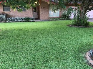 405 Southern Oaks Dr, Lake Jackson, TX 77566