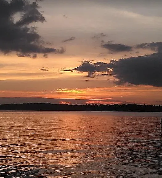 CASS LAKE BEACH SUNSET, 6 MINUTE WALK FROM HOUSE