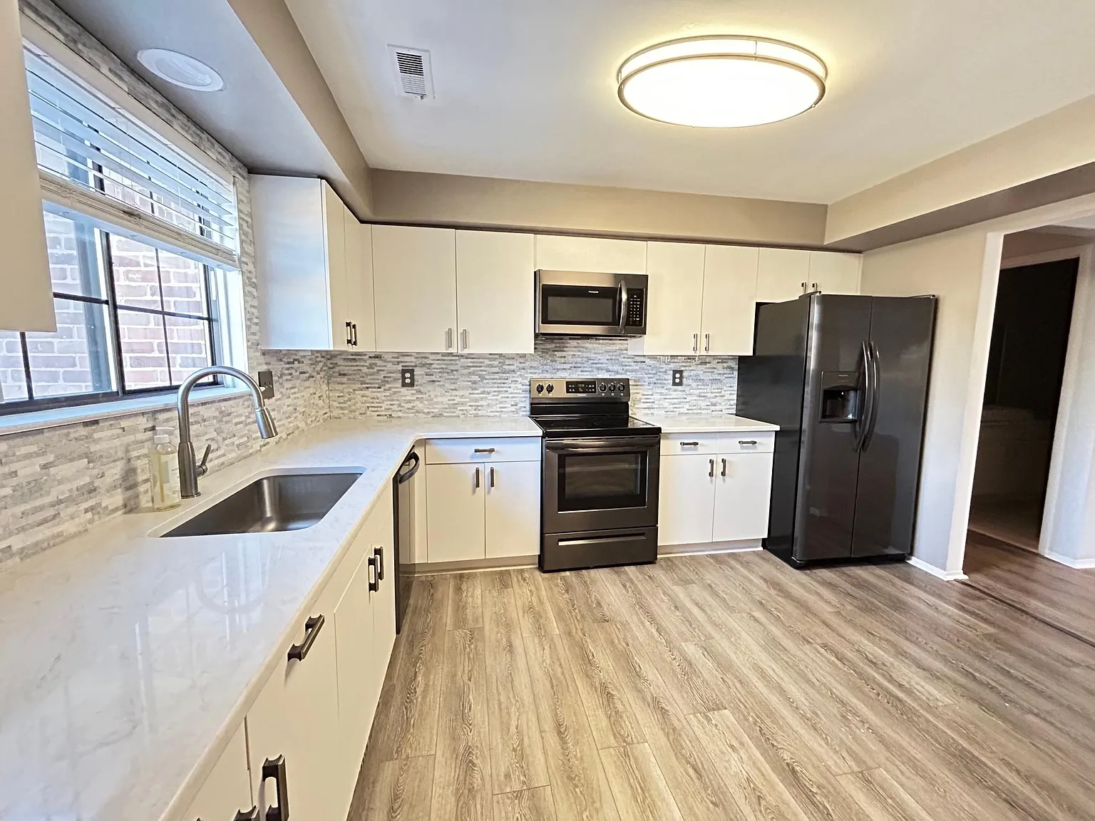 2 bed, 1674 sqft, $2,100 — Photo 4