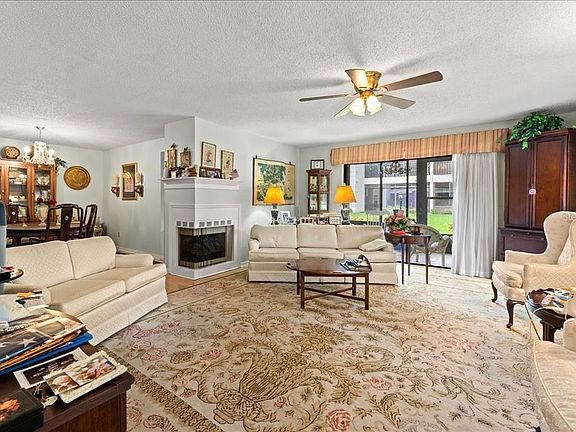 3rd image of 13014 VILLAGE CHASE CIRCLE