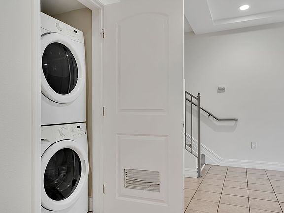 4th image of 1467 S Holt Ave APT 1