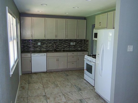 2nd image of 629 Pennington Dr