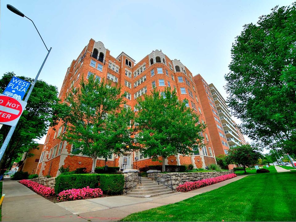 1st image of 4746 Roanoke Pkwy APT 204