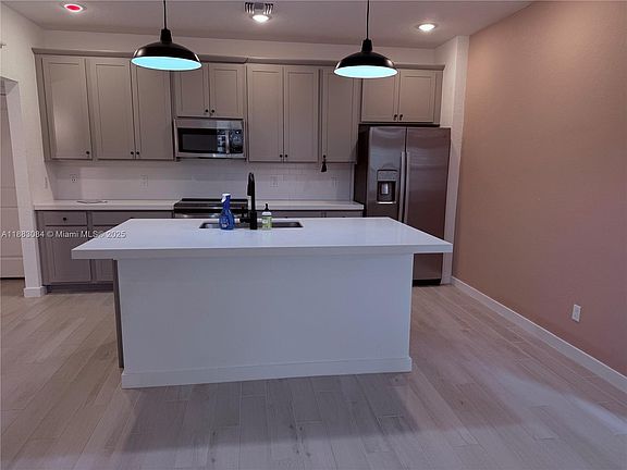 5th image of 2364 SE Union Park Dr