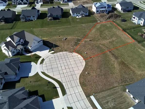 18079 Hammontree Cir, Clive, IA 50325