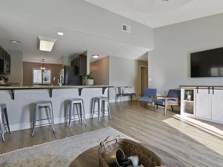 2423 W Corvina Ave — Photo 9