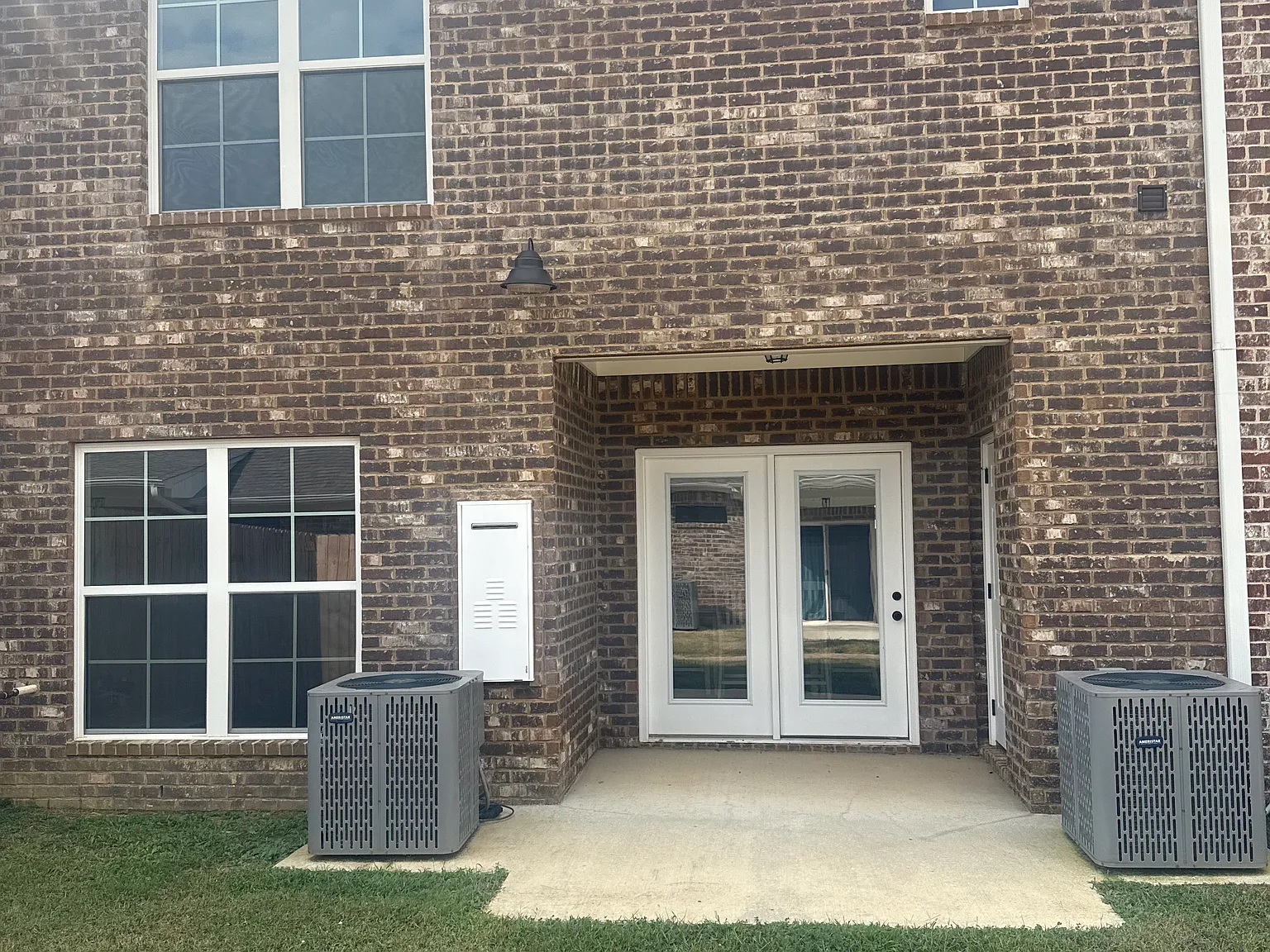 2 bed, 2.5 bath, 1596 sqft, $1,425 — Photo 2