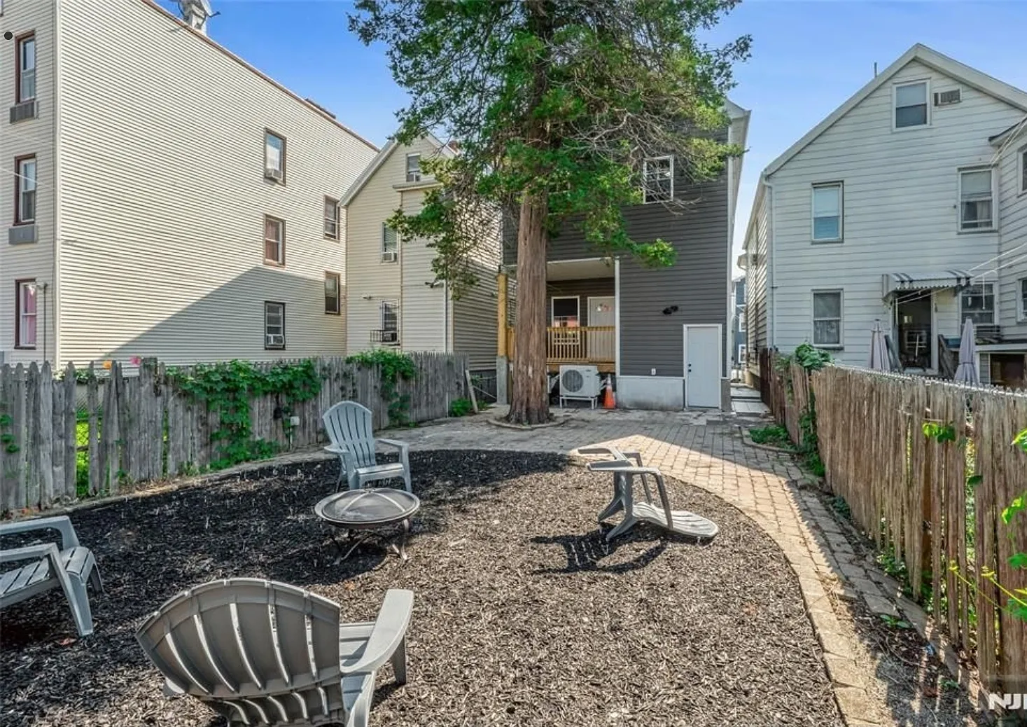 2 bed, 900 sqft, $2,450 — Photo 3