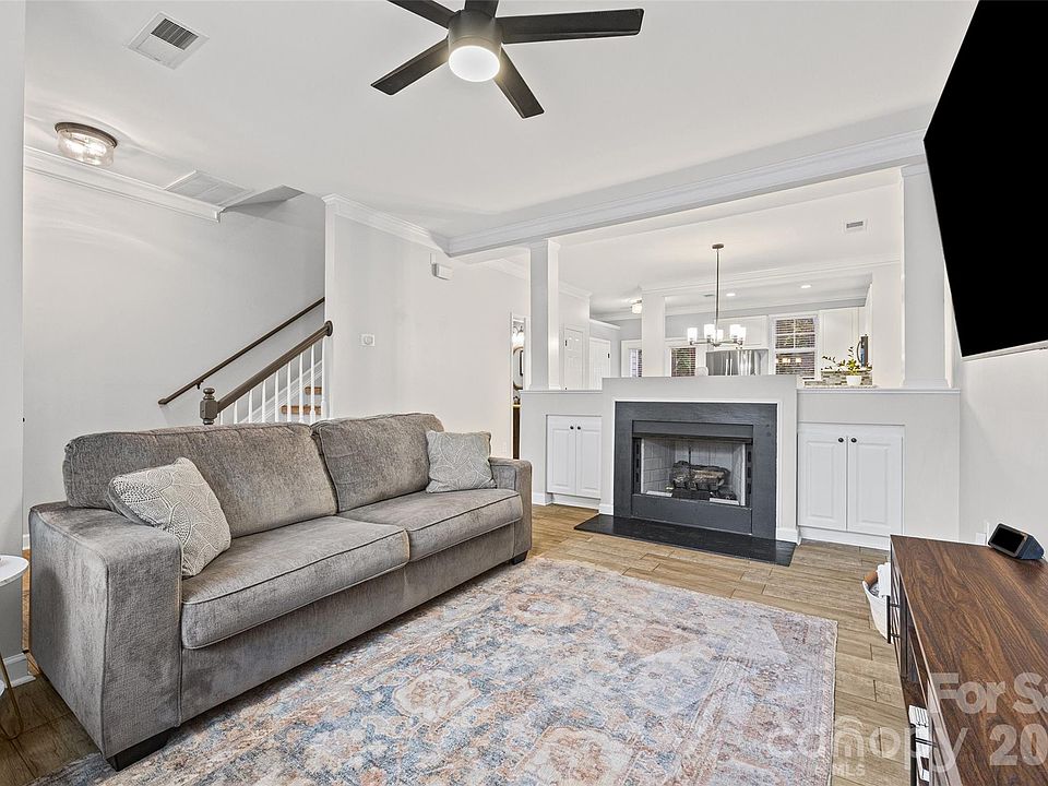 1st image of 11143 Dundarrach Ln