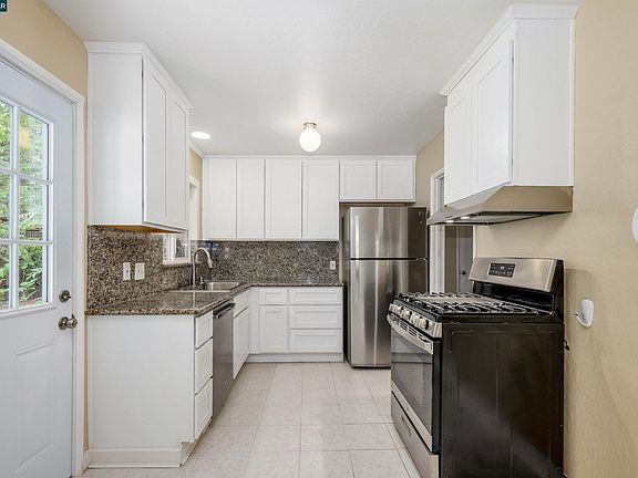 4th image of 378 Verona Ave