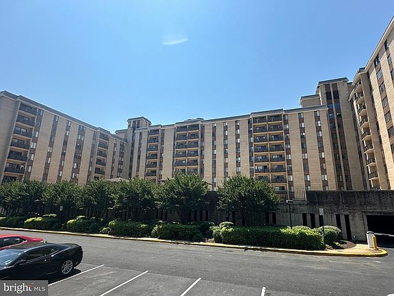 3rd image of 3100 S Manchester St APT 505
