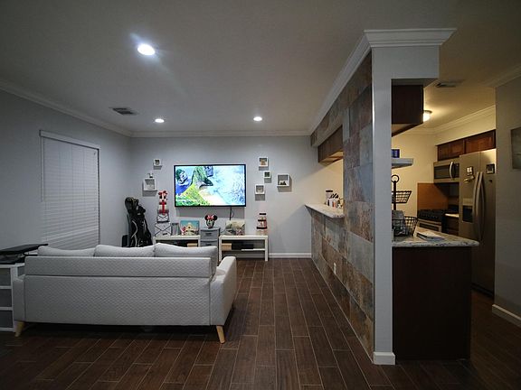 5th image of 1110 W Tri Oaks Ln APT 161