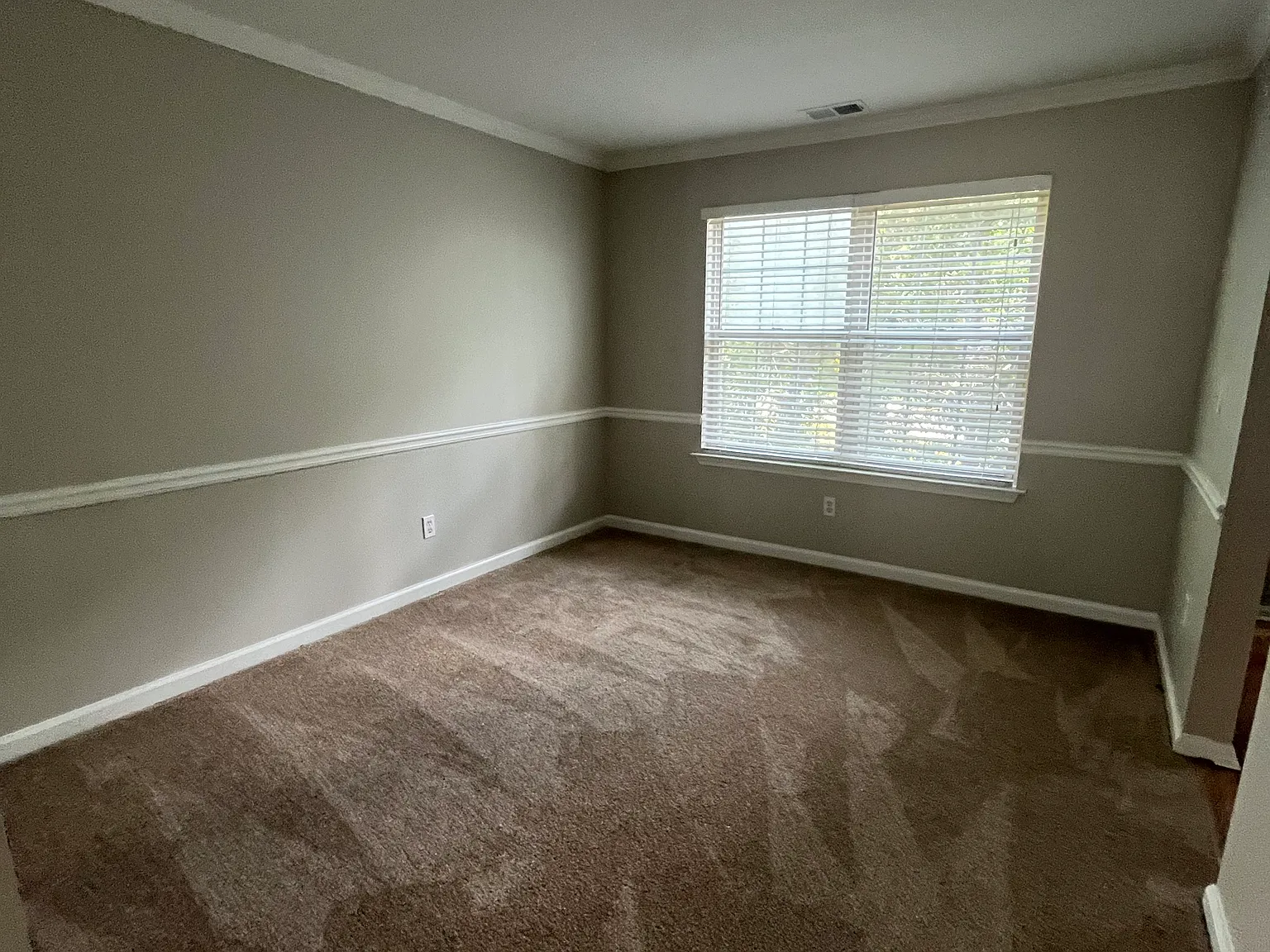 5 bed, 3.5 bath, 2768 sqft, $2,800 — Photo 3