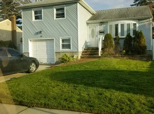 15 Ford Dr S, Massapequa, NY 11758