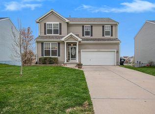 2304 Lakewood Dr, Papillion, NE 68046