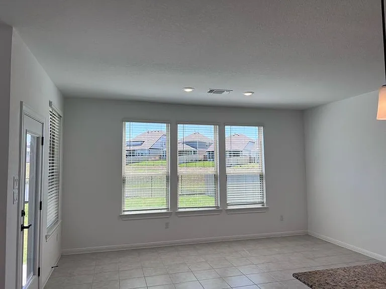 209 Sand Lily Ln — Photo 9