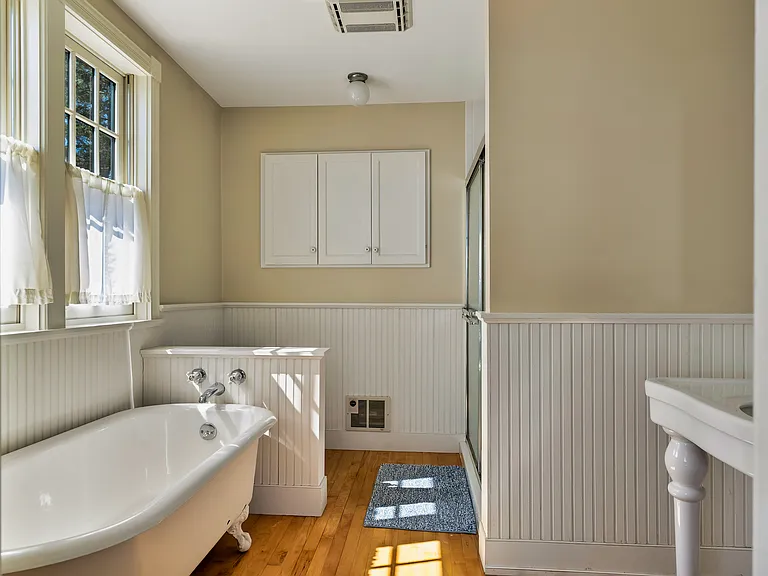 876 Shore Rd — Photo 32
