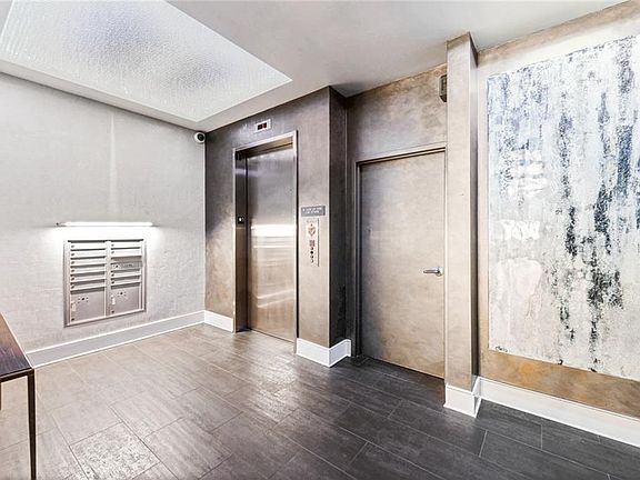 4th image of 628 Baronne St APT 301