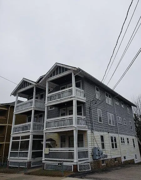 36 Roberts St — Photo 2