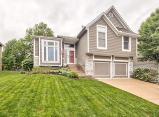 21615 W 52nd St, Shawnee, KS 66226