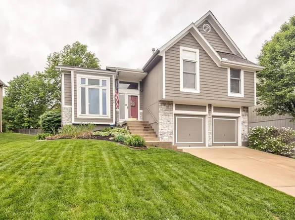 21615 W 52nd St, Shawnee, KS 66226
