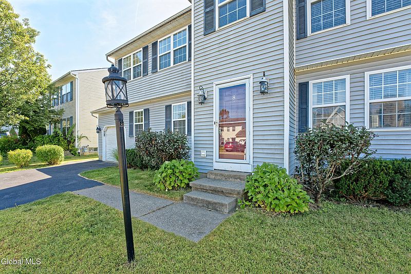 4th image of 8 Granite Lane