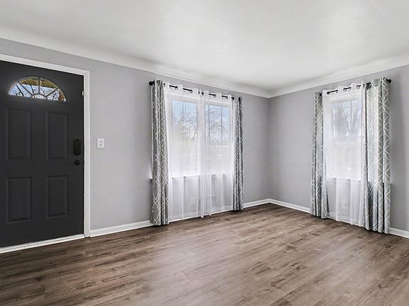 4th image of 26645 Pembroke Ave