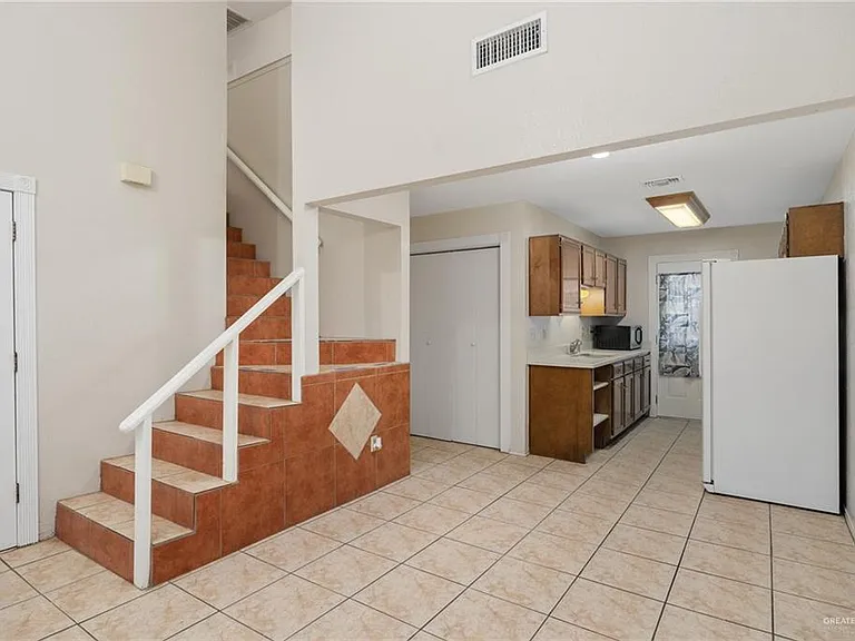 1511 Evergreen Ave — Photo 5