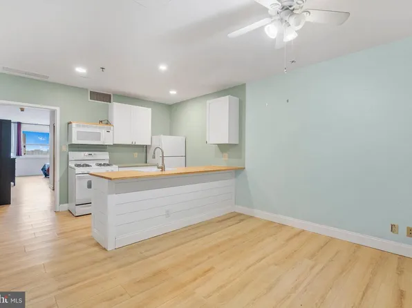 1100 Vine St APT 1403, Philadelphia, PA 19107