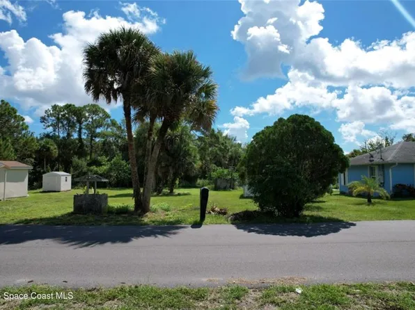 2775 E Hickory Cir, Mims, FL 32754