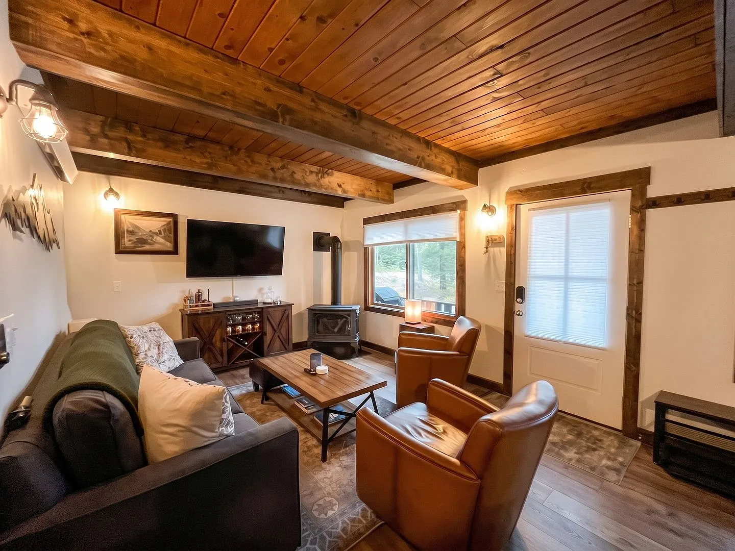 Charming 2-Bedroom Breckenridge Home with Office, Deck & Ample Storage Available 11/1/26 — Photo 4