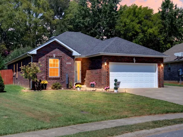 1028 Hendricks Ct, Clarksville, TN 37040
