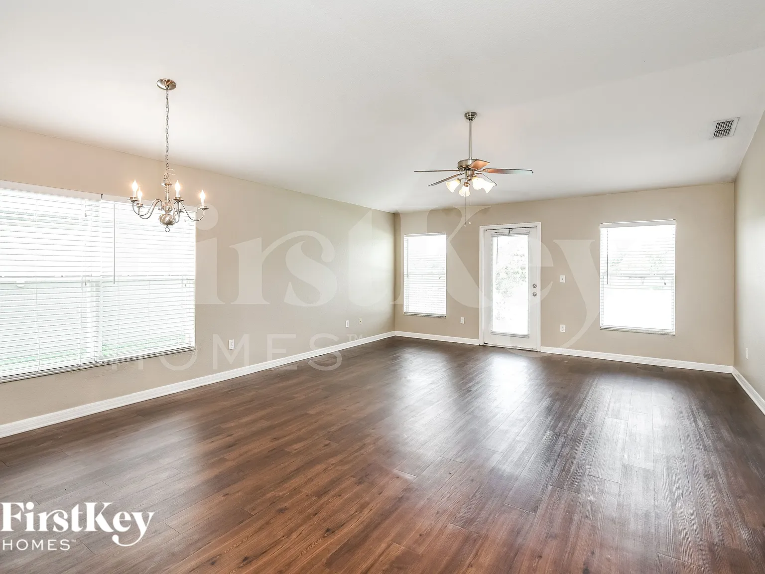 4 bed, 2.0 bath, 1604 sqft, $2,035 — Photo 3