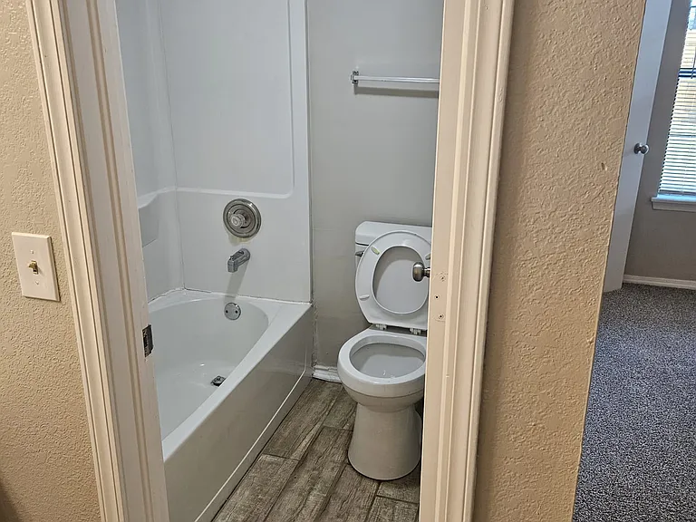 1504 W Madison St — Photo 11