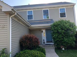 216 S Tanglewood Ct, Round Lake, IL 60073